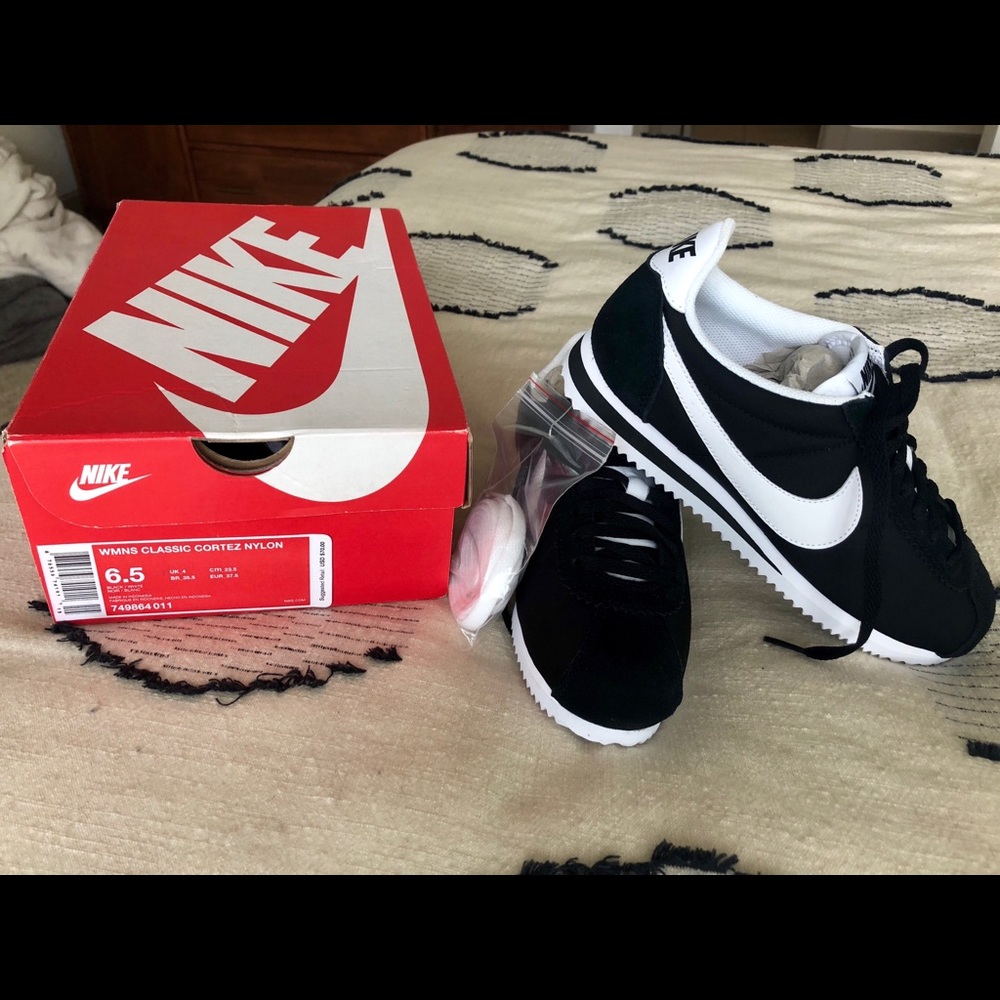 Nike “Classic Cortez” sneaker